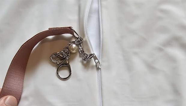 Never Struggle Again: How a Zipper Puller Helper Makes Zipping Easier for Everyone Never Struggle Again: How a Zipper Puller Helper Makes Zipping Easier for Everyone